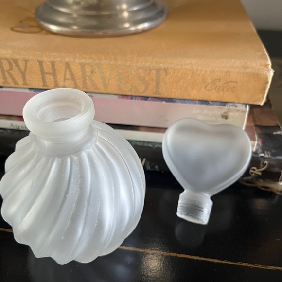 Frosted Glass Heart-Shaped Perfume Bottle - Picture 3 of 7